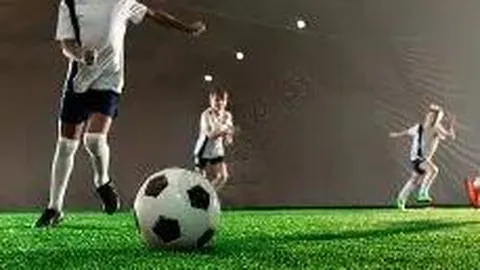 覃海洋在春季游泳锦标赛男子200米蛙泳项目中荣获金牌